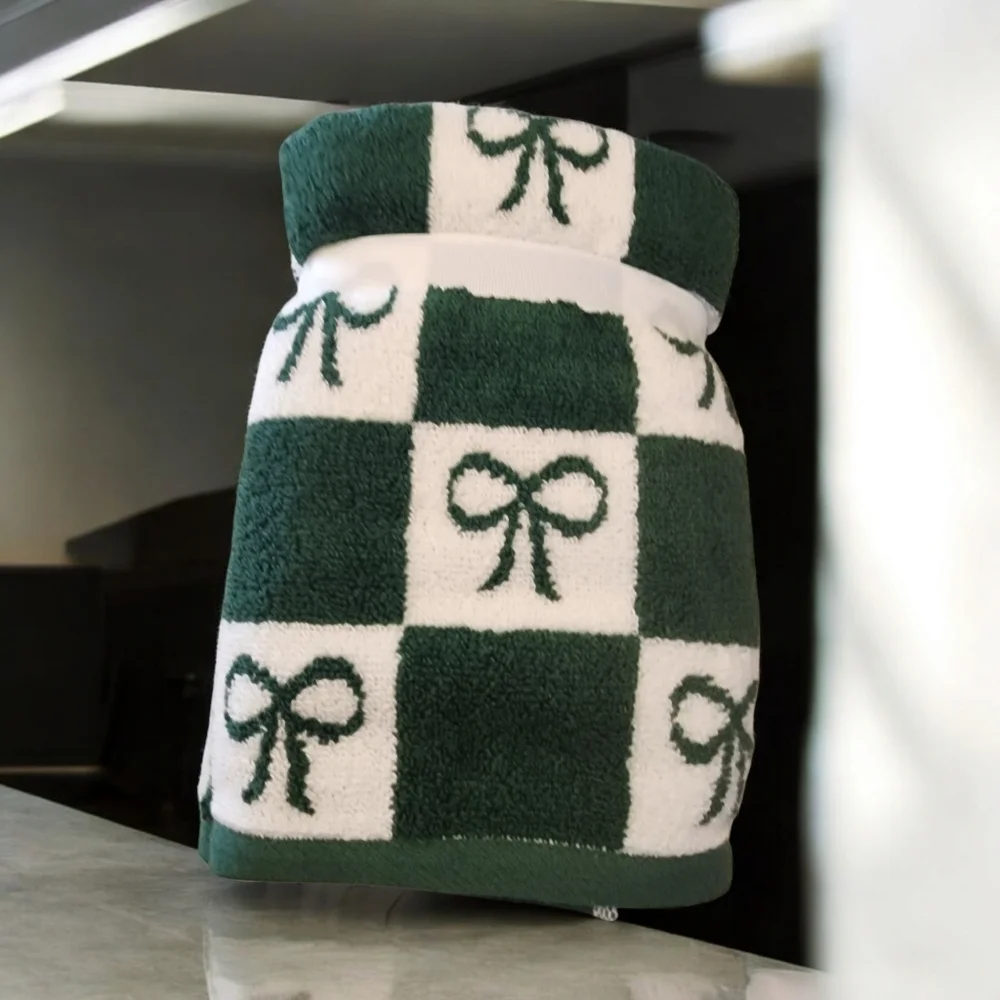 Common Thread Green White S/2 Hand Towels Bows Ribbions